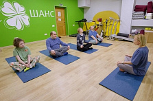 В Екатеринбурге проходят занятия йогой для подопечных фонда